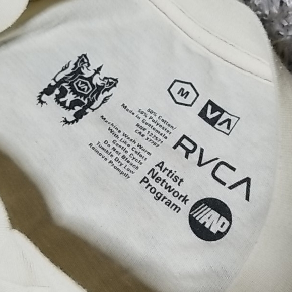 GC🔥 RVCA V Cut T-shirt - Picture 3 of 7